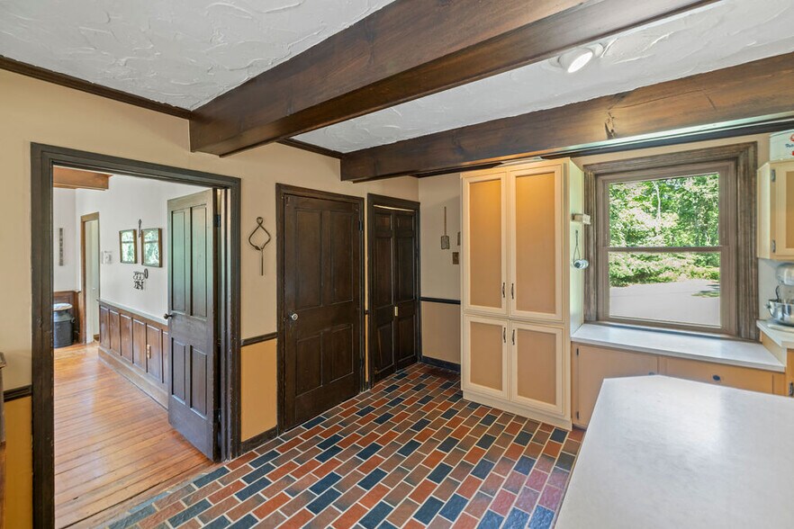 More Photos Of 40 Hospital Rd, Gettysburg Hotel For Sale