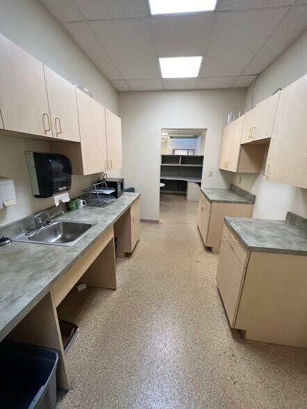 More Photos Of 112 Third Ave, Carnegie Office For Sale