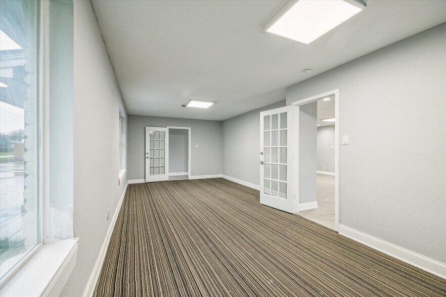 More Photos Of 28011 High Meadow Rd, Tomball Office Residential For Lease