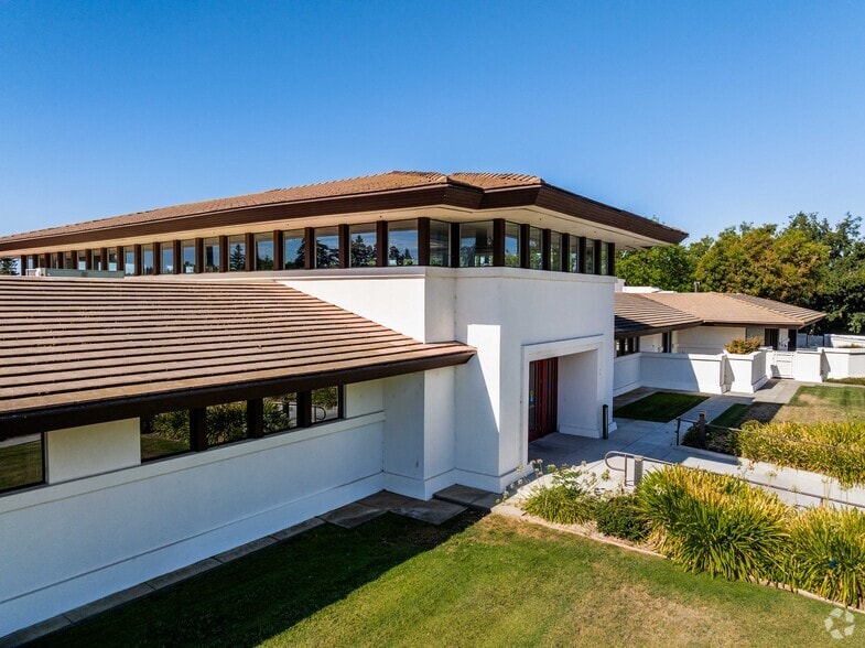 Primary Photo Of 125 N Lincoln St, Dixon Medical For Sale