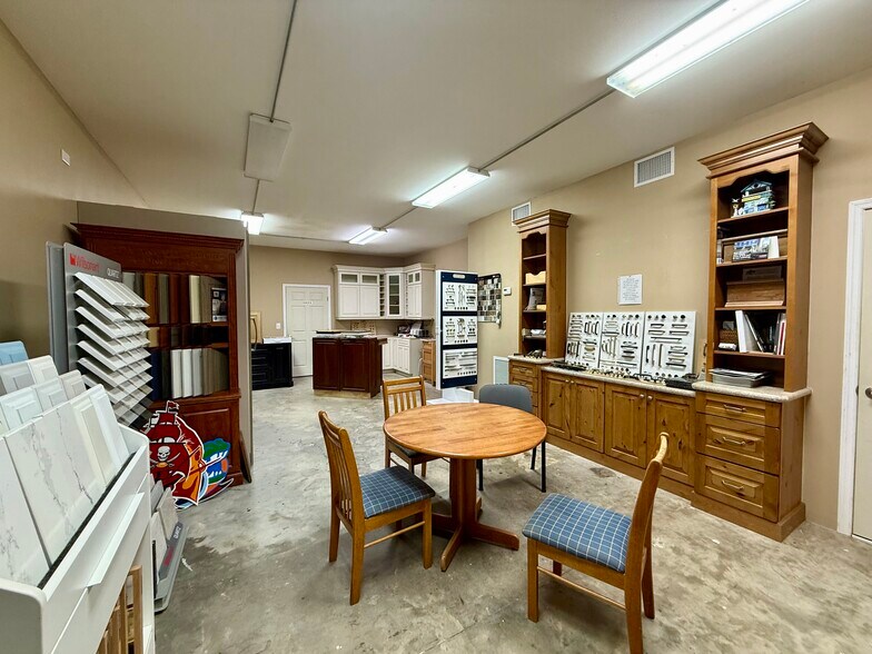 More Photos Of 2914 Kenilworth Blvd, Sebring Industrial For Sale