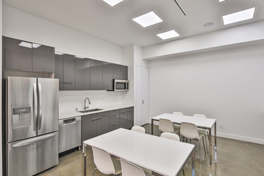 More Photos Of 5242 W Adams Blvd, Los Angeles Loft Creative Space For Lease