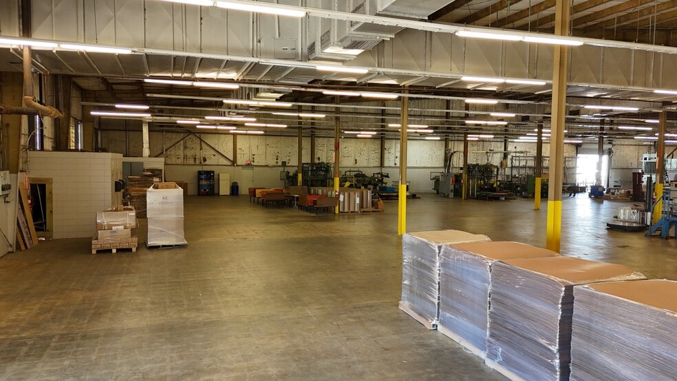 More Photos Of 215 7th Way, Alexander City Distribution For Sale