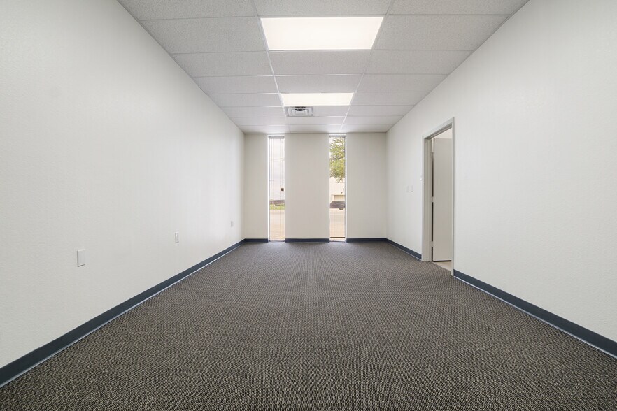 More Photos Of 808 S Blue Mound Rd, Fort Worth Unknown For Lease