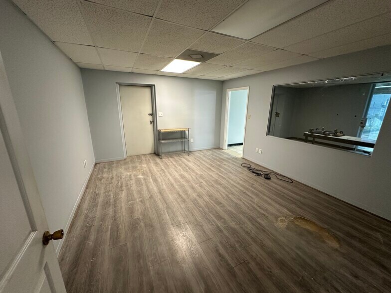 More Photos Of 1230 Industrial Park Rd, Columbia Warehouse For Lease