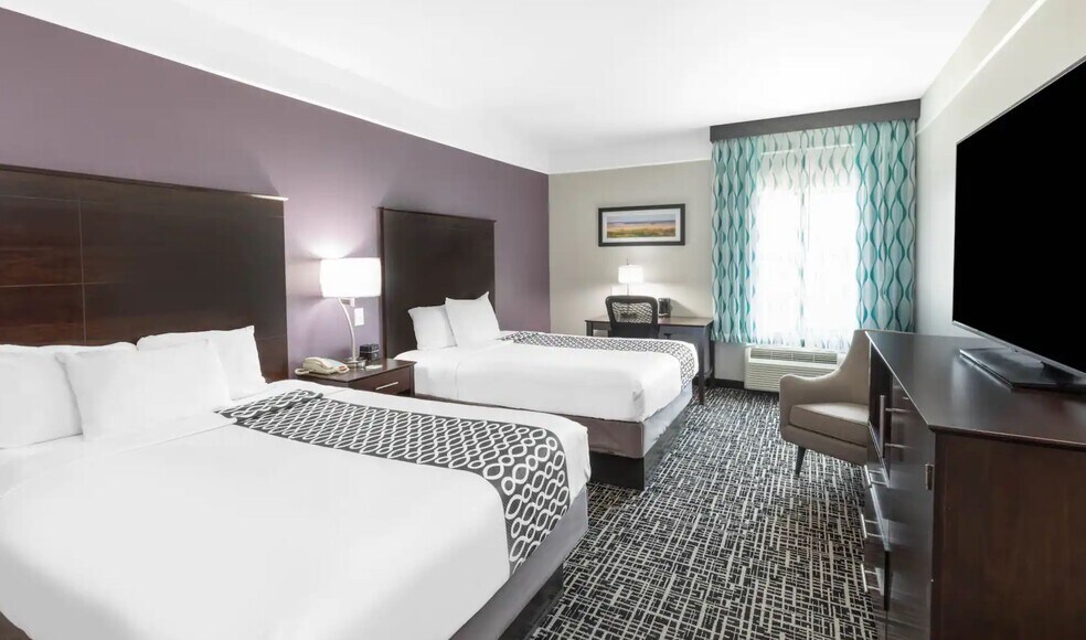 More Photos Of 910 State Highway 35 N, Port Lavaca Hotel For Sale