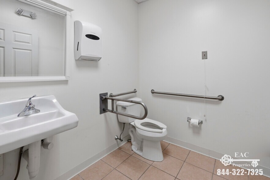 More Photos Of 238 Monroe Tpke, Monroe Medical For Lease