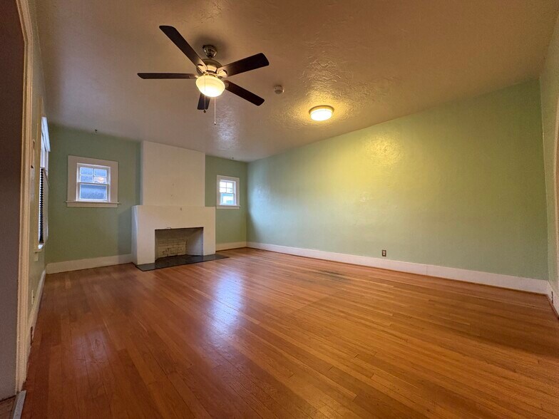 More Photos Of 970 W 7th Ave, Eugene Office For Sale