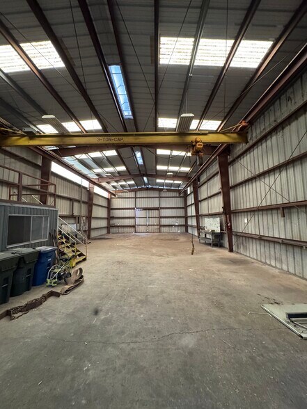 More Photos Of 2038 Saratoga Blvd, Corpus Christi Warehouse For Lease