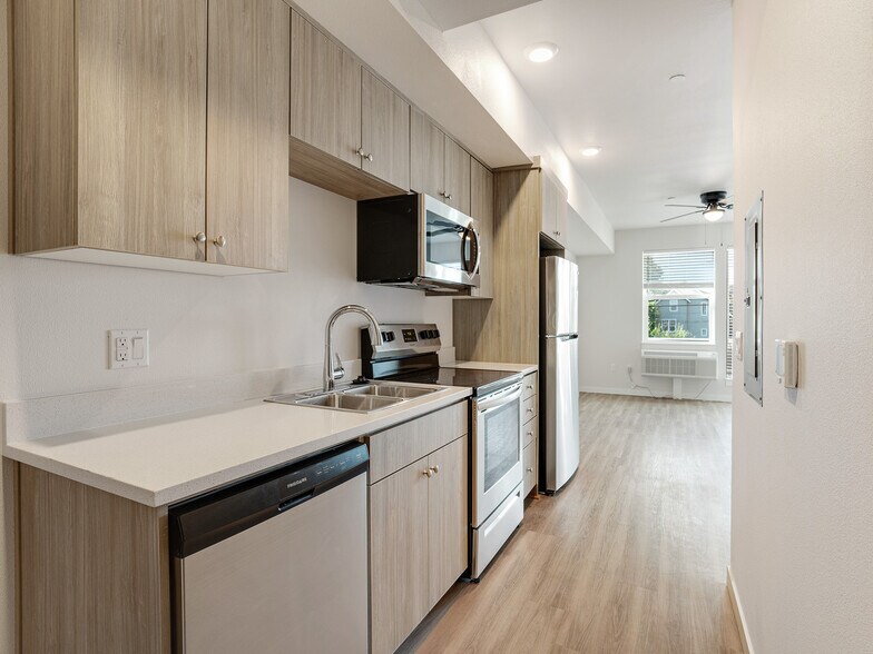 More Photos Of 4780 SE Belmont St, Portland Storefront Retail Residential For Lease