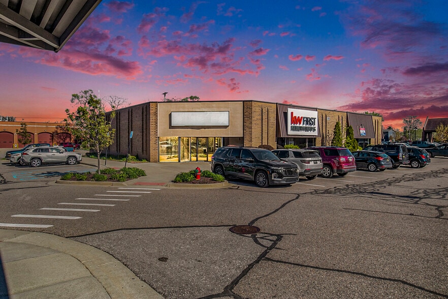More Photos Of 102-132 N Leroy St, Fenton Unknown For Lease