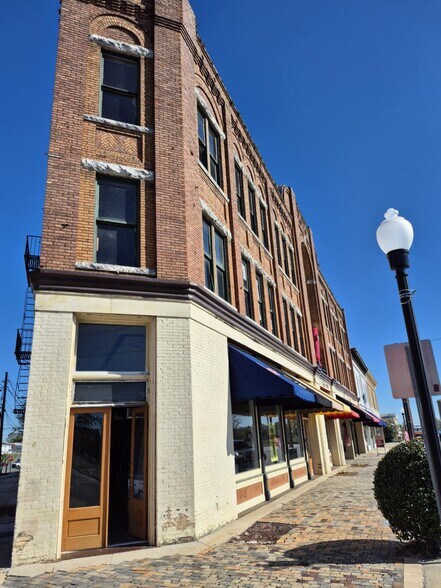 More Photos Of 402 Plant Ave, Waycross Office For Lease