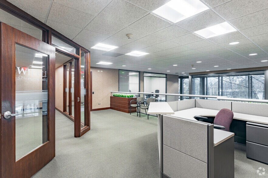 More Photos Of 625 N North Ct, Palatine Unknown For Lease