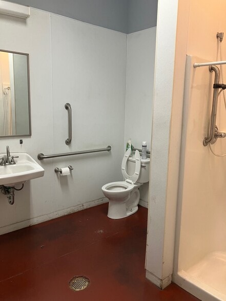 More Photos Of 2509 Eslava Creek Pky, Mobile Warehouse For Lease