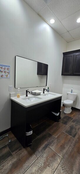 More Photos Of 208 N Highway 377, Roanoke Office For Lease