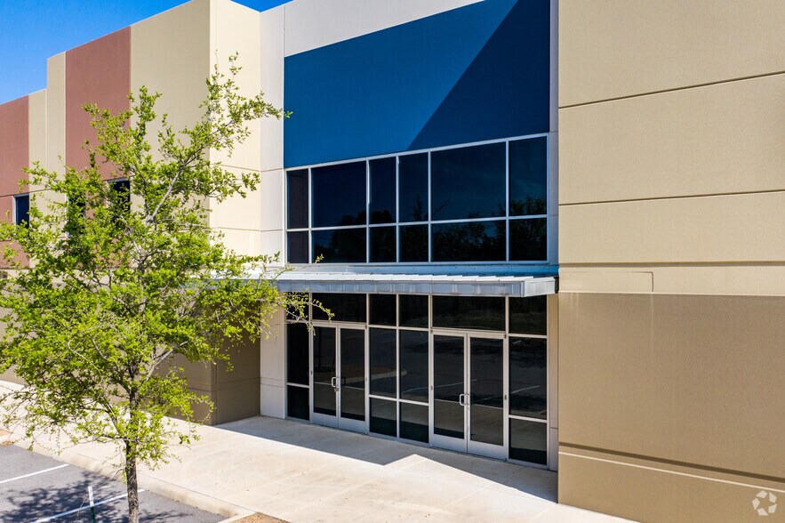 More Photos Of 1200 Bmc Dr, Cedar Park Distribution For Lease