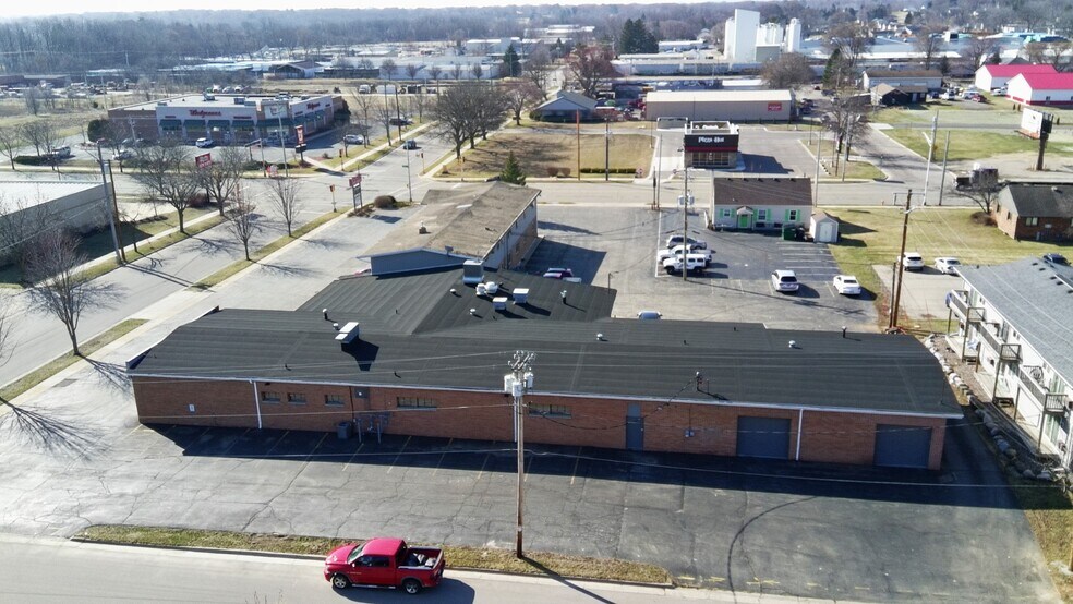 More Photos Of 19 N Arch St, Janesville General Retail For Lease