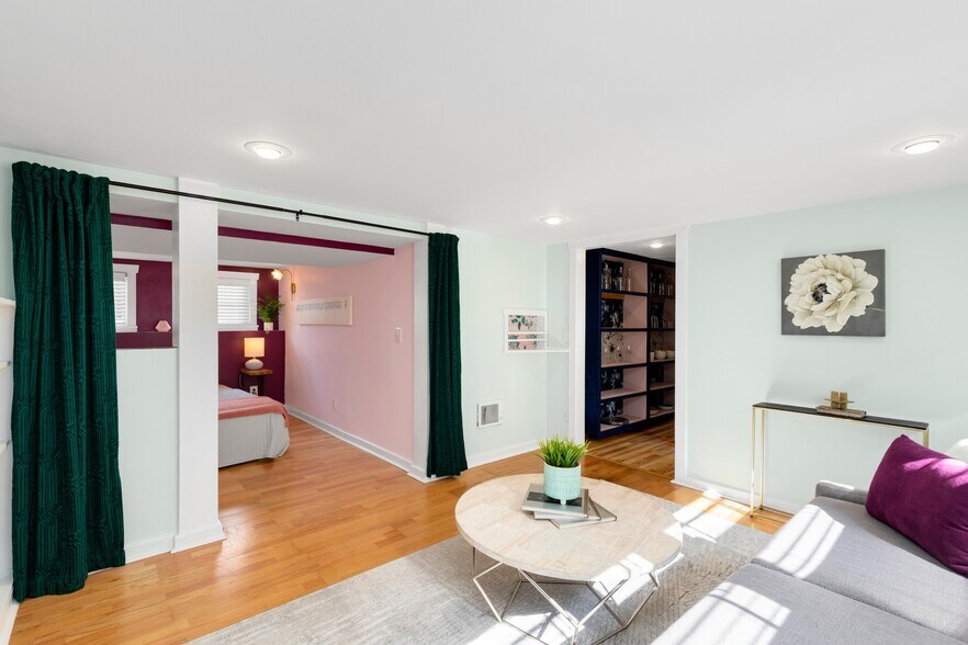 More Photos Of 410 N 46th St, Seattle Apartments For Sale
