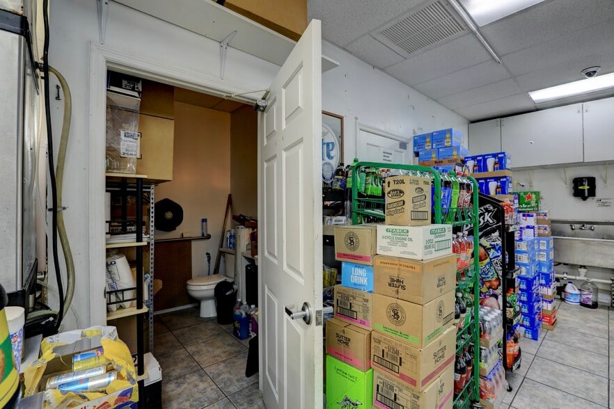 More Photos Of 755 4th St, Vero Beach Convenience Store For Sale