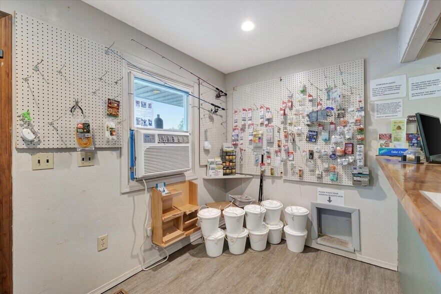 More Photos Of 1295 IL-16, Shelbyville Hotel For Sale