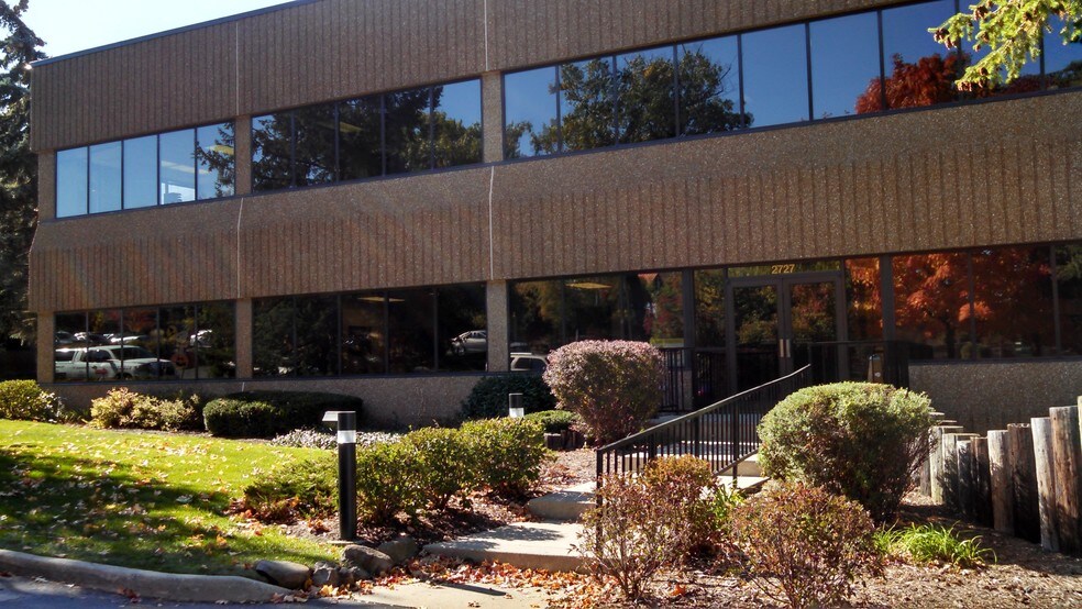 More Photos Of 2727 N Grandview Blvd, Waukesha Office For Sale