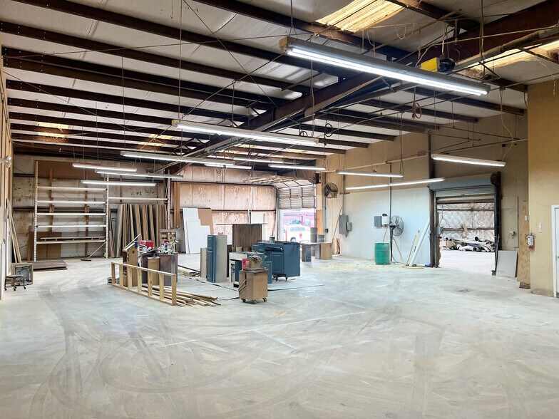 More Photos Of 4409 Garland Dr, Haltom City Manufacturing For Lease