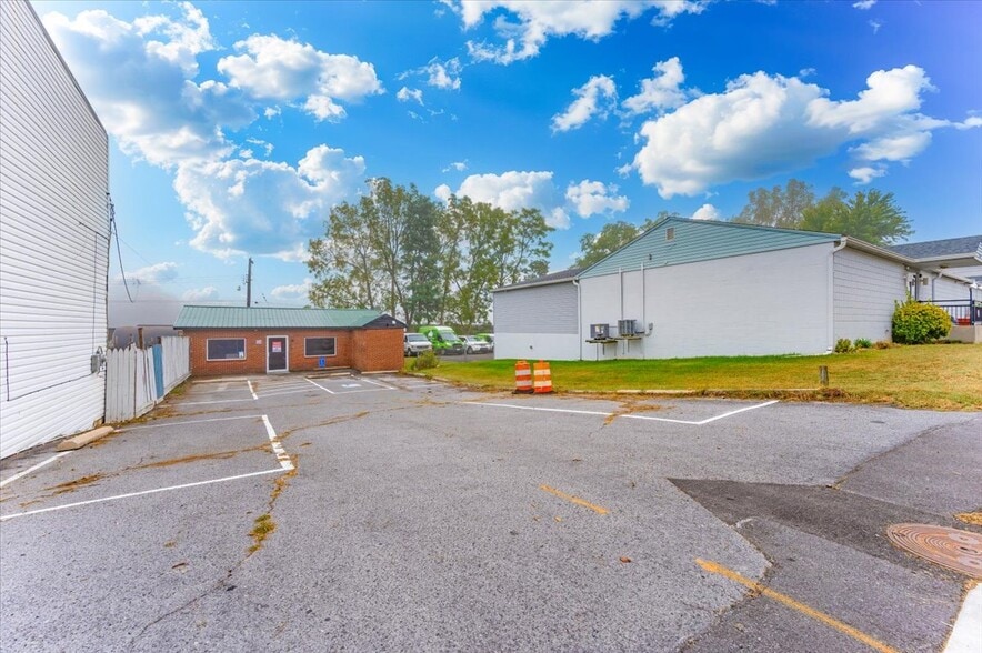 More Photos Of 334 Burhans Blvd, Hagerstown Freestanding For Sale