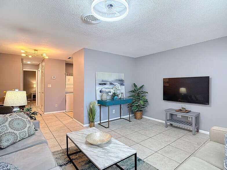 More Photos Of 139 SE Jefferson Cir N, Saint Petersburg Apartments For Sale