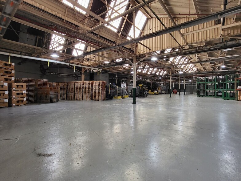 More Photos Of 60 Baldwin Ave, Pontiac Warehouse For Lease