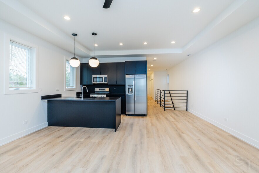 More Photos Of 6050 Eberhart ave, Chicago Apartments For Sale