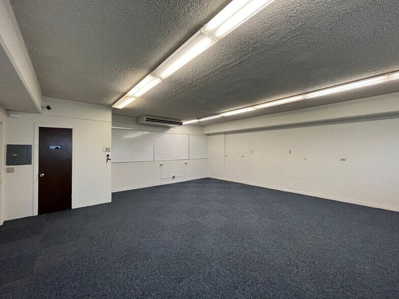 More Photos Of 931 University Ave, Honolulu General Retail For Sale
