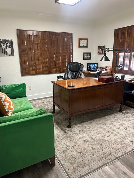 More Photos Of 902 N Armenia Ave, Tampa Office For Sale
