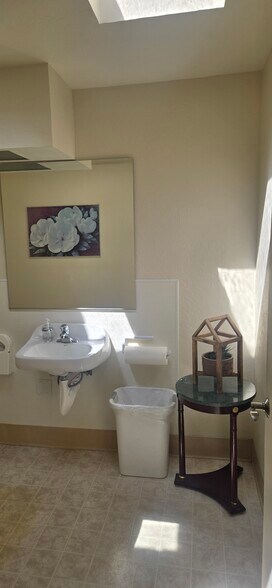 More Photos Of 1304 Oak Ave, Saint Helena Office For Lease