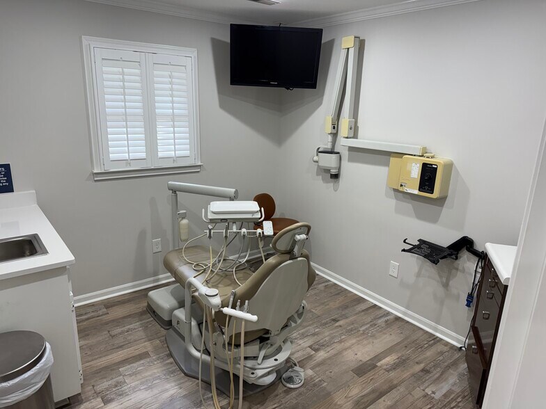 More Photos Of 16 Mills Ave, Greenville Medical For Sale