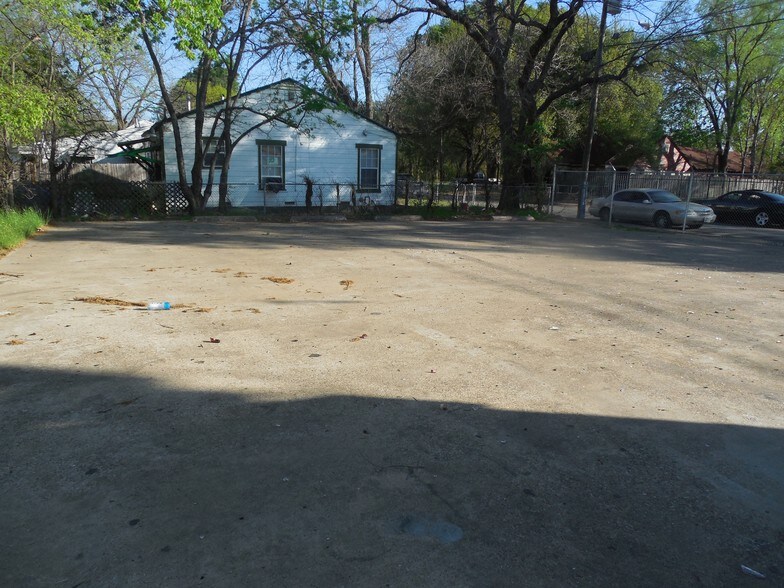 More Photos Of 3744 Dixon Ave, Dallas Freestanding For Lease
