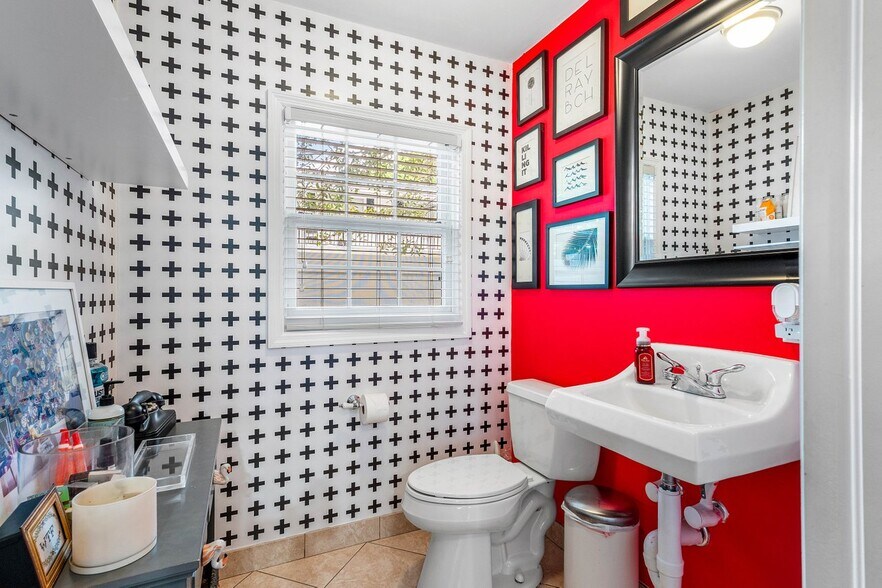 More Photos Of 103 NE 4th St, Delray Beach Office Residential For Sale