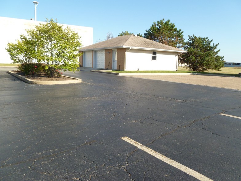 More Photos Of 3813 Illinois Ave, St Charles Office For Sale