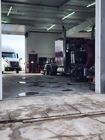 More Photos Of 4240 Lisa Dr, Tipp City Warehouse For Lease