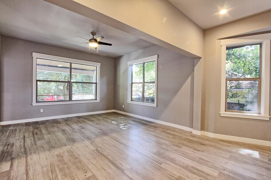 More Photos Of 215 NE 30th Ave, Portland Multifamily For Sale