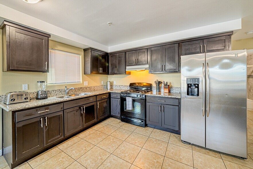 More Photos Of 943 Broad Ave, Wilmington Apartments For Sale