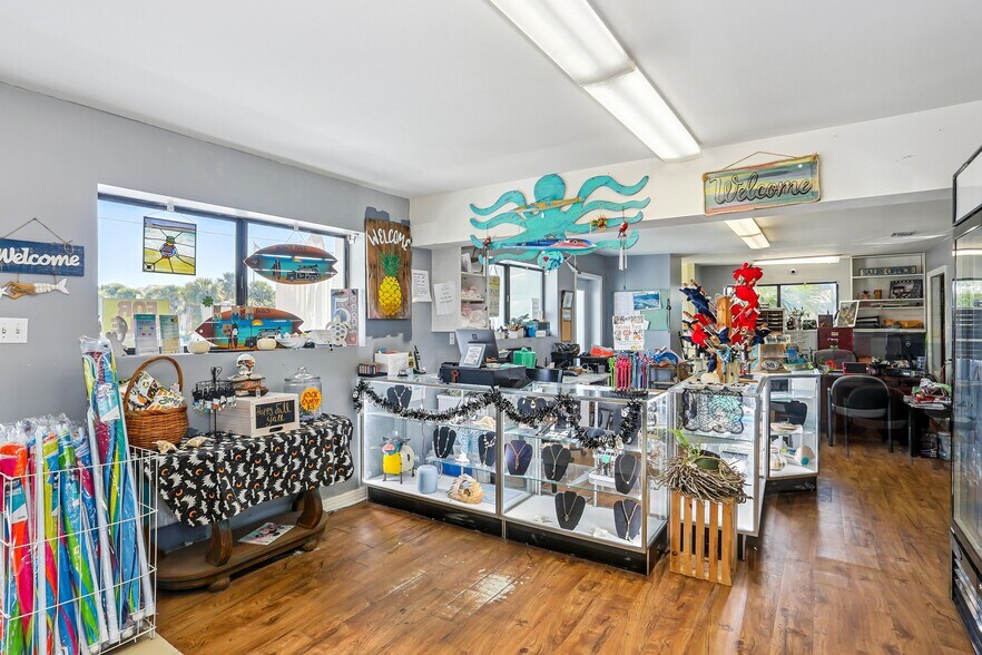 More Photos Of 8460 Gulf Blvd, Navarre Freestanding For Sale