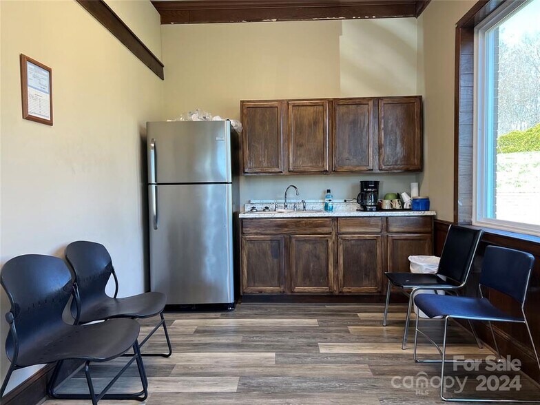 More Photos Of 604 Clark Dr, Lincolnton General Retail For Sale