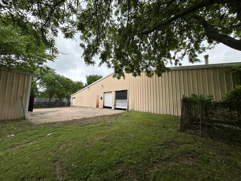 More Photos Of 3228 Beckley Rd, Lancaster Warehouse For Sale