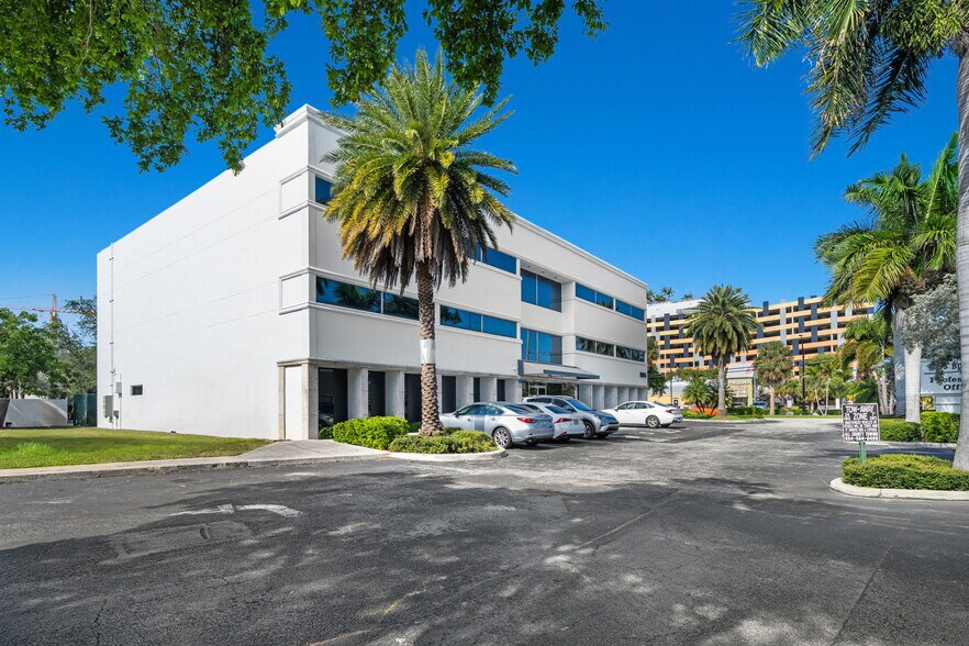 More Photos Of 1995 E Oakland Park Blvd, Fort Lauderdale Loft Creative Space For Sale