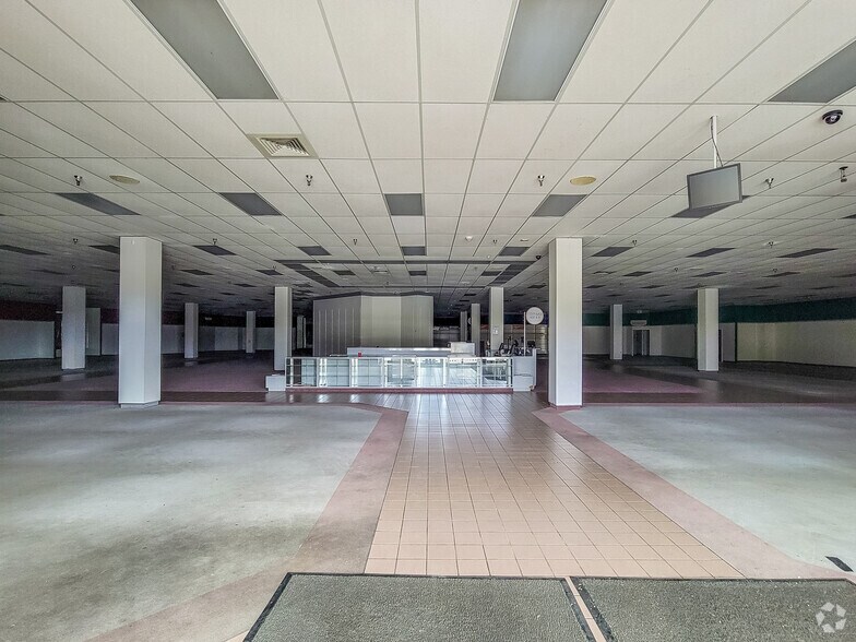 More Photos Of 2929-2951 Thousand Oaks Dr, San Antonio Storefront For Lease