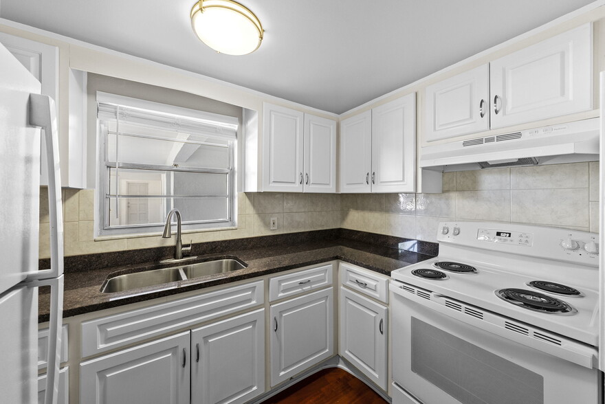 More Photos Of 3036 6th Ave N, Saint Petersburg Apartments For Sale