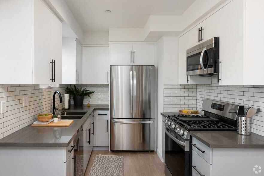 More Photos Of 5631 Whitnall Hwy, North Hollywood Apartments For Sale