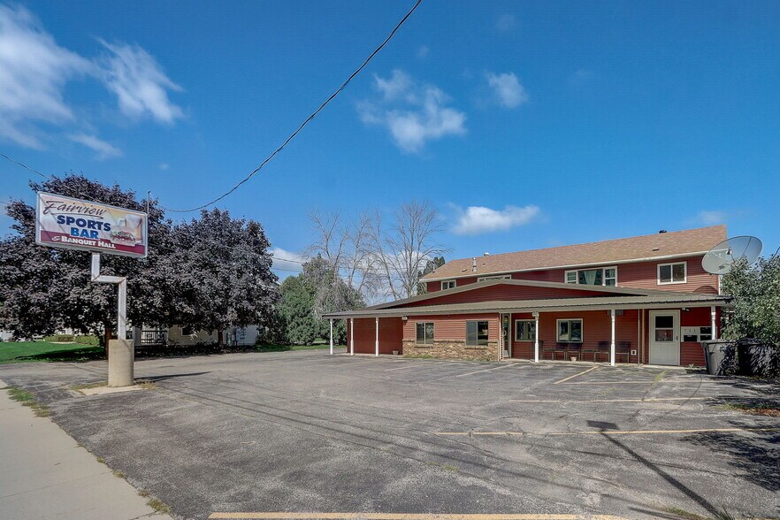 More Photos Of 711 W Racine St, Jefferson Restaurant For Sale