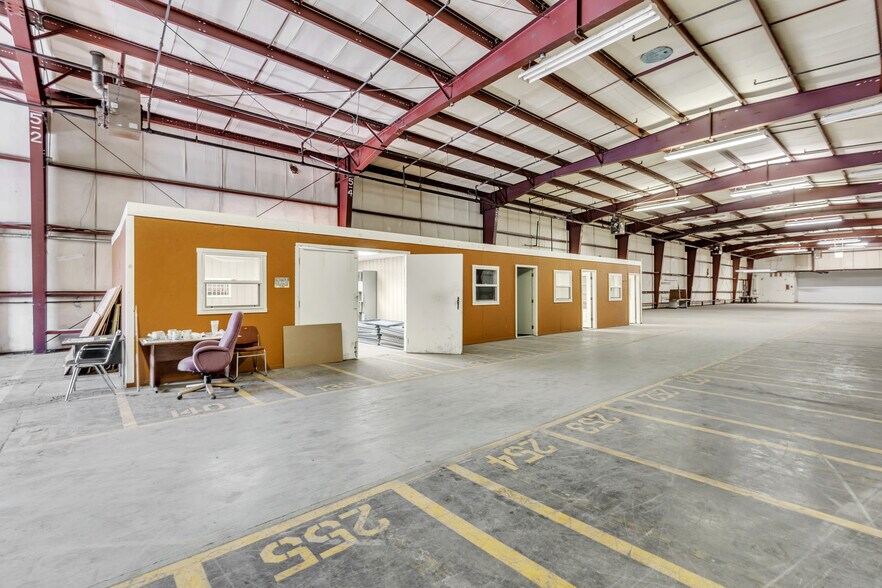 More Photos Of 28 Appleton St, Holyoke Warehouse For Lease