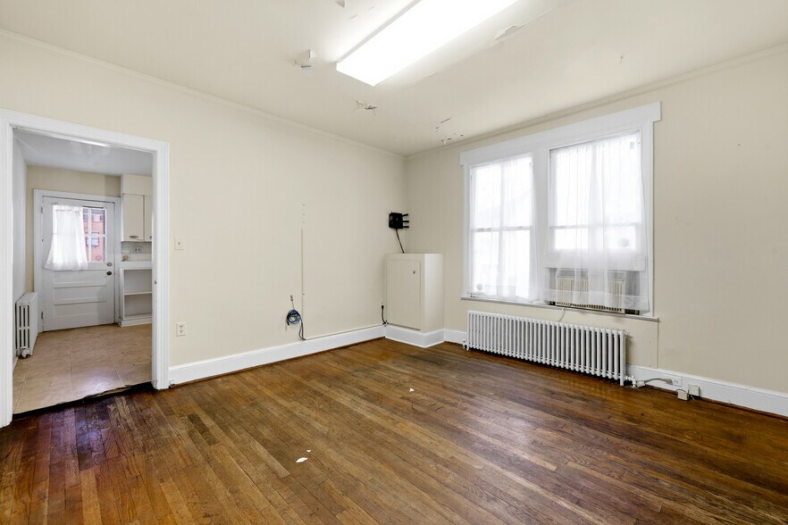 More Photos Of 3 E Market St, Leesburg Office For Sale